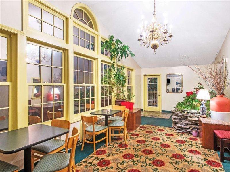 Knights Inn Hadley מראה חיצוני תמונה